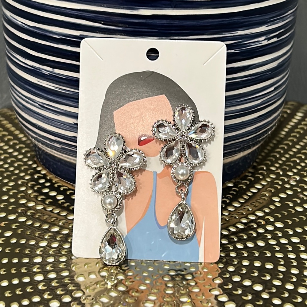 Rhinestone shine floral earrings nickel & lead free silver tone with foe pearl.